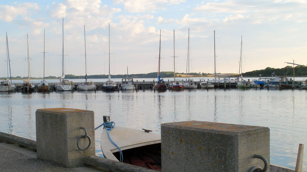 Bente Olsen - 2 Havnen i Langør
