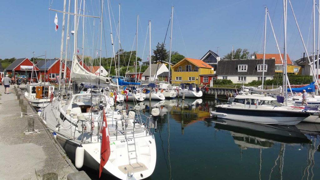 Mårup havn sejlbåde set fra molen