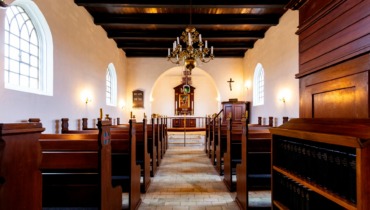Feriemagasinet2025_Langør_Kirke_Fotograf_Jeanette_Phillipsen_VisitSamsø019